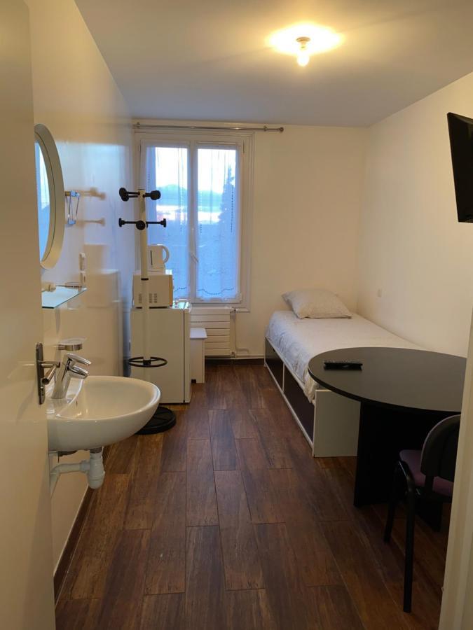 Cafe De La Gare Hotell Bessancourt Eksteriør bilde